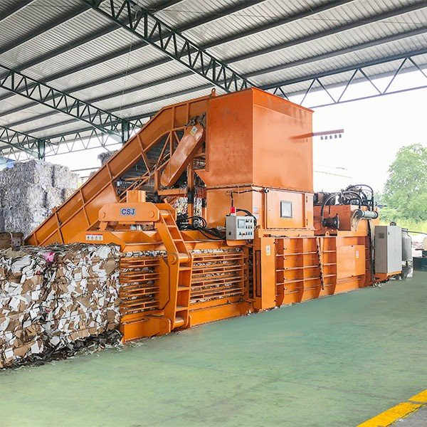 Horizontal baler press1